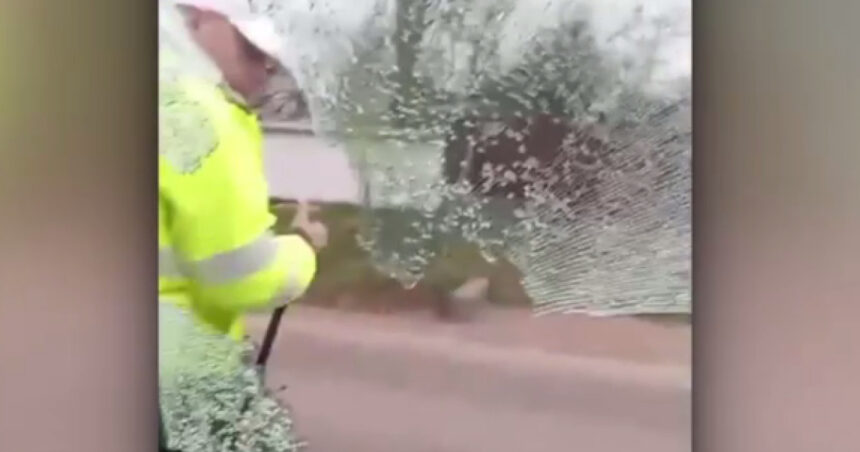 video momentul in care un politist sparge geamul masinii pentru a retine un sofer in botosani 69ca98b2c8780