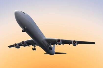 video momentul in care unul dintre motoarele unui avion explodeaza imediat dupa decolare imagini filmate de pasageri 69cb7d090e1e7