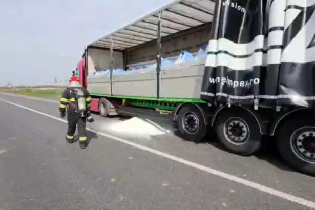 video pericol de explozie pe dn6 in timis tir incarcat cu azotat de amoniu implicat intr un accident evacuare de urgenta si trafic blocat 69c517263d311