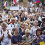 video protest in cehia peste 250 000 de oameni in strada ce i se reproseaza premierului babis nu vom permite ca viitorul sa ne fie furat 69bede47b1799