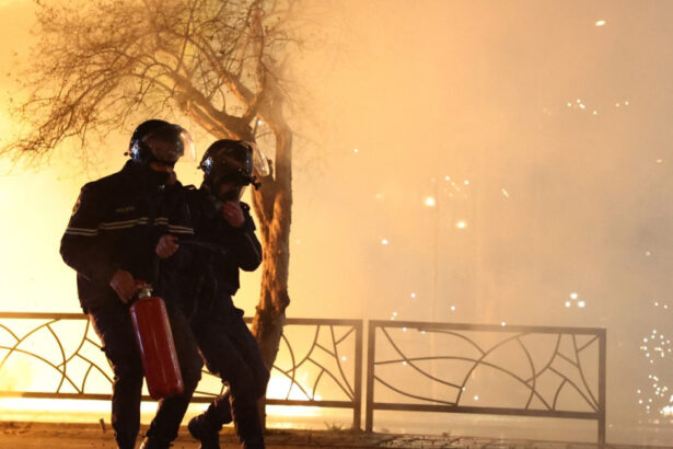 videofoto proteste violente in capitala albaniei mii de oameni au iesit in strada la tirana si au cerut demisia premierului care este motivul 69c0f84a2518b