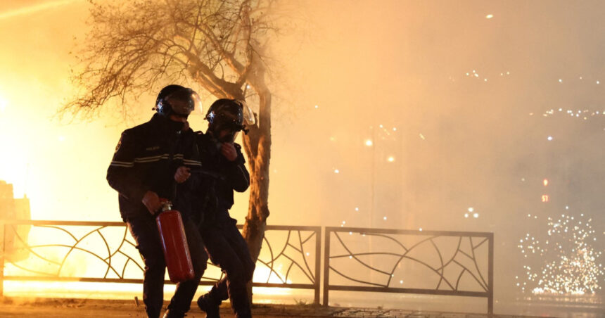 videofoto proteste violente in capitala albaniei mii de oameni au iesit in strada la tirana si au cerut demisia premierului care este motivul 69c0f84a2518b
