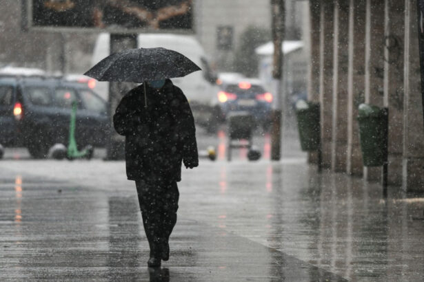 vremea se schimba brusc in romania cod galben de vant ploi si ninsori la munte cum va fi in weekend 69c501ffb0ef7