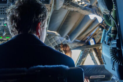 a fost modernizat avionul spartan folosit de nicusor dan pentru deplasari externe modificarile facute de sts si mapn 69ebc57487eed