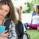 a te simti singur poate dauna mai mult sanatatii decat izolarea sociala arata un studiu 69d483287a0a2