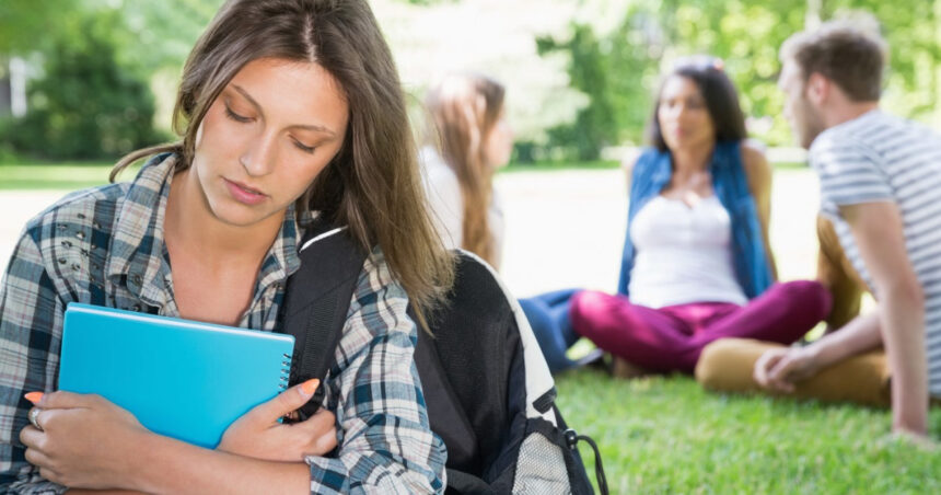 a te simti singur poate dauna mai mult sanatatii decat izolarea sociala arata un studiu 69d483287a0a2