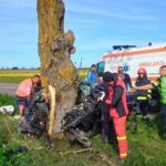 accident rutier grav in amzacea o masina s a incolacit pe copac a intervenit elicopterul smurd 69f1200a379eb