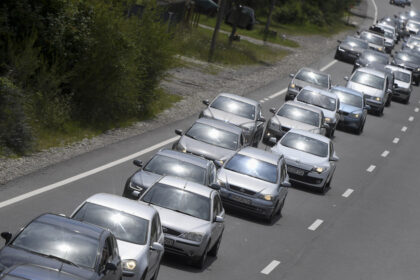 aglomeratie pe valea prahovei dupa minivacanta de paste se circula bara la bara intre statiuni politia recomanda rute alternative 69dcd5d5b6c6e