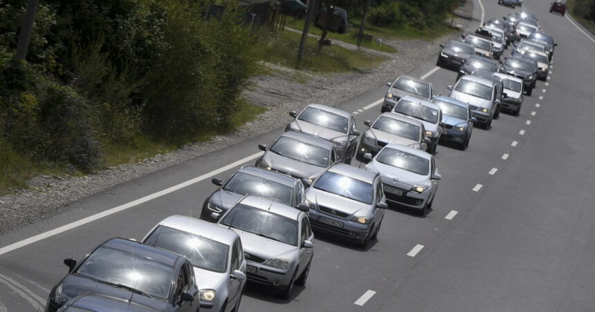 aglomeratie pe valea prahovei dupa minivacanta de paste se circula bara la bara intre statiuni politia recomanda rute alternative 69dcd5d5b6c6e