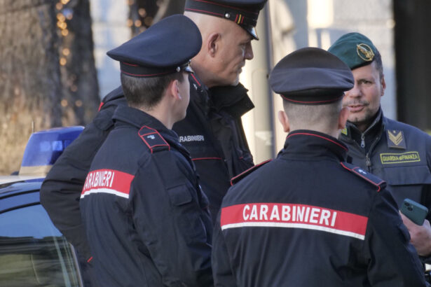 alerta in napoli angajati si clienti ai unei banci au fost luati ostatici de o banda de hoti 69e0e5df84cc9