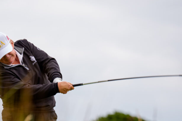 analiza daca ramanea pe terenul de golf acum ne ar fi fost mai bine un an de cand trump a zguduit economia lumii cu taxele sale vamale 69d2b64890738