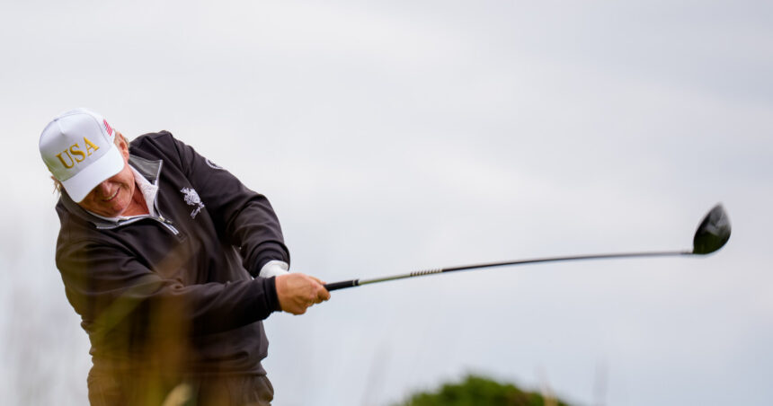 analiza daca ramanea pe terenul de golf acum ne ar fi fost mai bine un an de cand trump a zguduit economia lumii cu taxele sale vamale 69d2b64890738