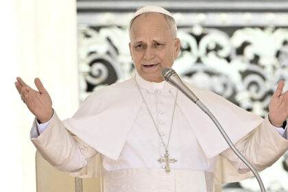 analiza leon primul papa american schimba abordarea de ce a ales seful bisericii catolice sa faca in premiera un apel direct catre trump 69cf3cca274d7