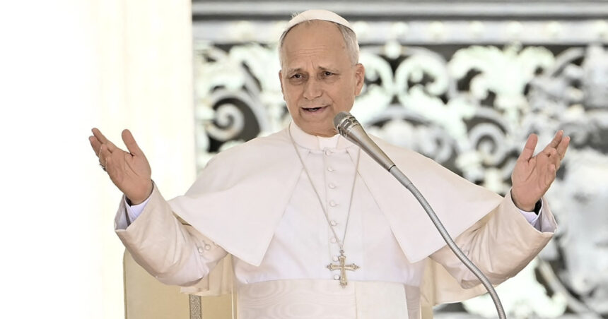 analiza leon primul papa american schimba abordarea de ce a ales seful bisericii catolice sa faca in premiera un apel direct catre trump 69cf3cca274d7