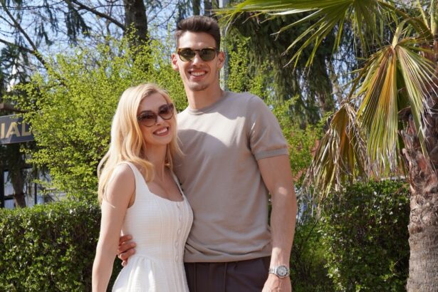 andreea balan si victor cornea s au casatorit civil primele imagini de la eveniment 69e6250151b6b