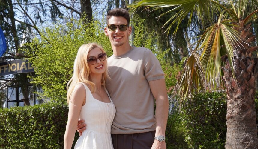 andreea balan si victor cornea s au casatorit civil primele imagini de la eveniment 69e6250151b6b