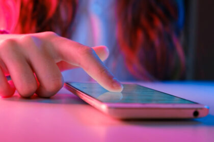 aplicatia ue de verificare a varstei pe platformele online este gata e datoria parintilor sa si creasca copiii nu a platformelor 69df7bc48a24e