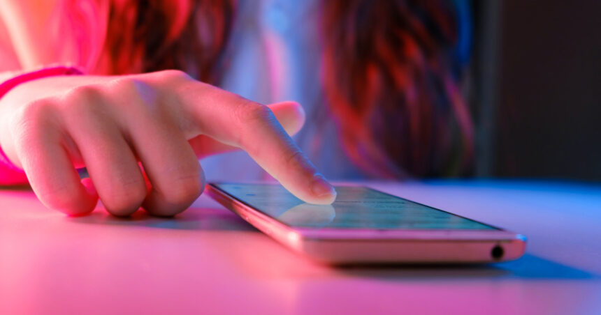 aplicatia ue de verificare a varstei pe platformele online este gata e datoria parintilor sa si creasca copiii nu a platformelor 69df7bc48a24e