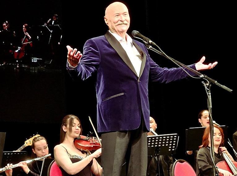 artistul tudor gheorghe a ajuns la spital dupa ce a cazut in baia camerei unui hotel din iasi 69eb2b3819a52