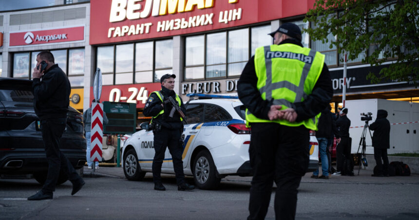 atacul sangeros intr un supermarket din kiev anchetat de autoritati ca act terorist sase morti si mai multi raniti 69e482d2d8115