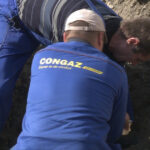 avarie la reteaua de gaz in rucar o conducta a fost fisurata in urma unor lucrari traficul in zona a fost restrictionat 69eb3a2d0dbb6