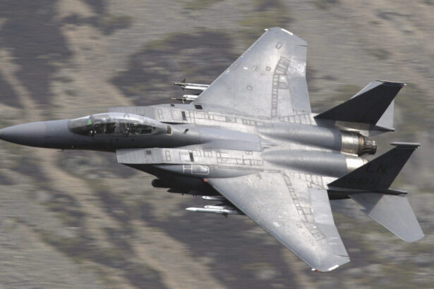 baricadat intr o prapastie cum a fost salvat aviatorul american disparut vineri in iran detaliile cunoscute ale operatiunii 69d20674bcd5d