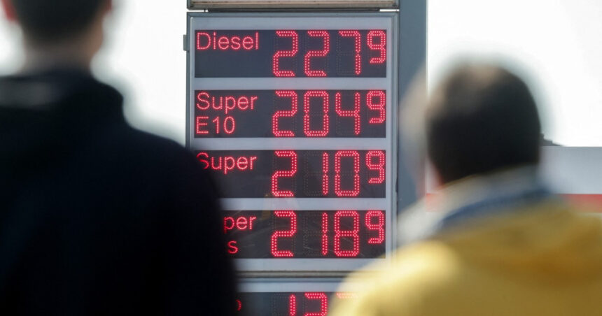 benzinariile din germania vor putea sa majoreze preturile doar o data pe zi 69cd37ff6fe6a