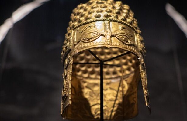 breaking news coiful de aur si bratarile dacice furate de la muzeul din drents ar fi fost gasite 69ce317871cf3