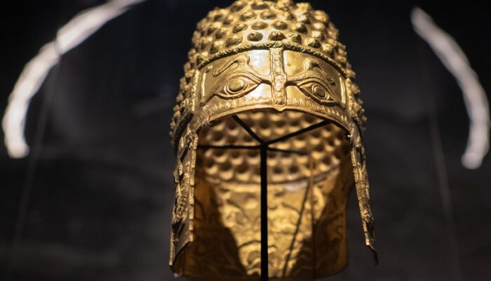 breaking news coiful de aur si bratarile dacice furate de la muzeul din drents ar fi fost gasite 69ce317871cf3
