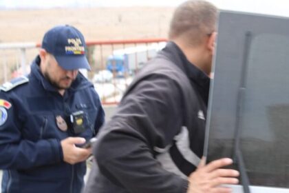 bunuri contrafacute si unelte de pescuit ilegal descoperite de politistii de frontiera constanteni 69d3855c3bb42