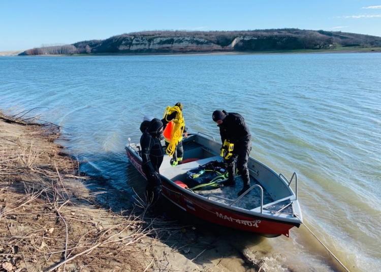 cadavru gasit in apele dunarii in zona cernavoda 69d4e8279c058