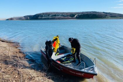 cadavru gasit in apele dunarii in zona cernavodia 69d4e5be21f99