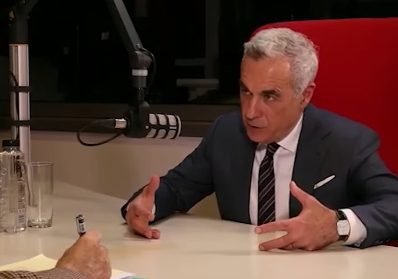 calin georgescu vizita lui von der leyen la baza kogalniceanu a fost nefireasca intr un loc nefiresc dar vine trenul a mai fost o surpriza si panica intervine cand apare surpriza 69e121a1da1f7