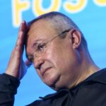 casa lui mircea dinescu a fost incendiata prima reactie a scriitorului intai mi au dat foc la vie acum cateva luni 69e357720634b