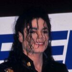 cate operatii estetice a avut de fapt michael jackson multiple cicatrici i au fost descoperite la autopsie 69f1a6c0d3263