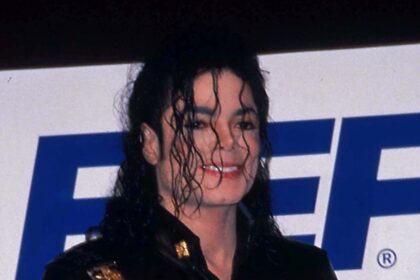 cate operatii estetice a avut de fapt michael jackson multiple cicatrici i au fost descoperite la autopsie 69f1a6c0d3263