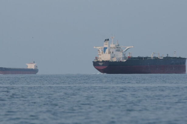 ce inseamna de fapt razgandirile iranului privind deschiderea inchiderea stramtorii ormuz ele reflecta o lupta mai profunda 69e3a17d75f7e