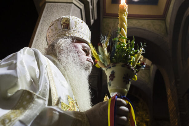 ce semnifica lumina sfanta din noaptea de inviere ce trebuie sa stie credinciosii daca se stinge lumanarea in drum spre casa 69d9ec2829510