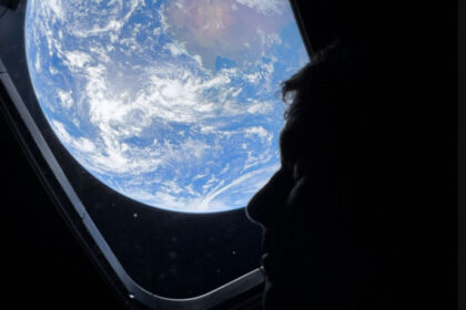 ce simti cand vezi pamantul din spatiu marturiile astronautilor misiunii artemis 2 69e1ce5667e48