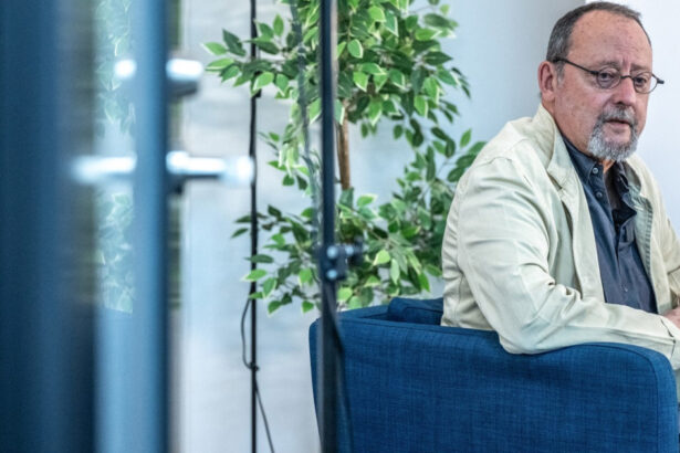 celebrul actor francez jean reno a lansat un roman despre copiii ucraineni rapiti de rusia 69f210698a5af