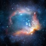 cercetatorii au folosit o cruce einstein pentru a studia o galaxie tanara cu stele batrane 69e091eca3018
