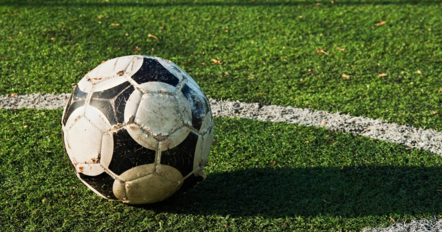 cercetatorii britanici propun modificarea mingilor de fotbal pentru a combate problema impactului loviturilor cu capul 69e8af6a0f6ac