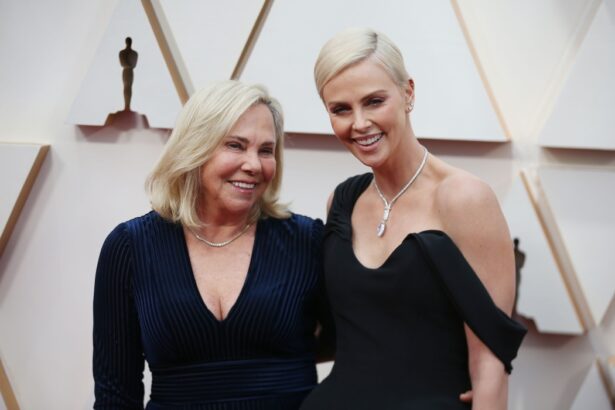 charlize theron a povestit cum mama sa l a impuscat si l a ucis pe tatal ei alcoolic actrita a vazut totul cand avea 15 ani 69e5ccec4c71b