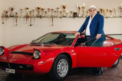 cine e regizorul roman care detine peste 70 de masini dintre care 32 de epoca din colectia sa face parte si masina lui benny andersson de la trupa abba 69e0ecb2013db