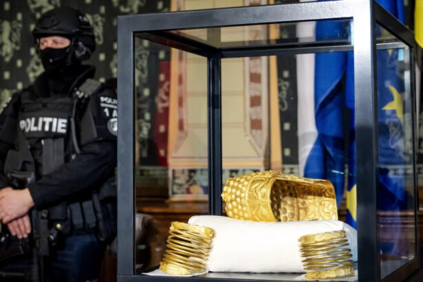 cine este procurorul roman care a ajutat la recuperarea coifului de la cotofenesti a instrumentat mai multe dosare rezonante 69ce7bcbb9cd4