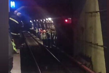 circulatia metroului blocata pe magistrala 4 o bucata din tavanul galeriei s a prabusit peste sine 69e8f263b6c0e