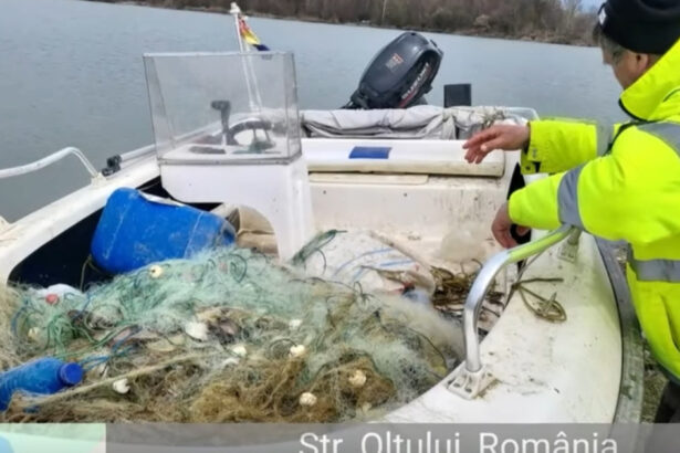 comisarii garzii de mediu au scos peste 6 kilometri de plase ilegale si sute de kilograme de peste braconat din ape 69d3fd629c98f