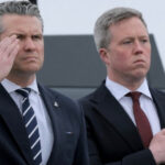 conflict la varful pentagonului secretarul pentru armata refuza sa demisioneze in ciuda neintelegerilor cu pete hegseth wp 69d62c5d9eebc