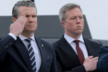 conflict la varful pentagonului secretarul pentru armata refuza sa demisioneze in ciuda neintelegerilor cu pete hegseth wp 69d62c5d9eebc