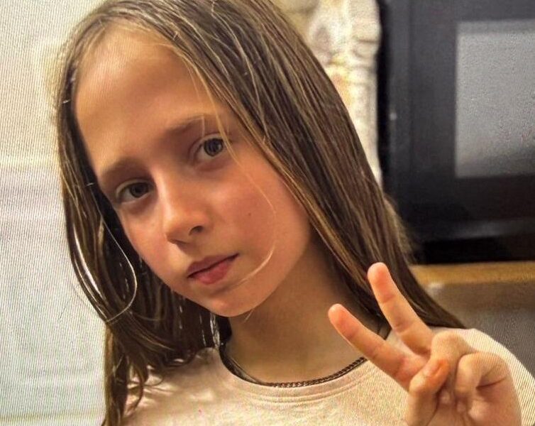 constanta copila de 9 ani disparuta din fata blocului in care locuieste daca o vedeti sunati la 112 69e76ef7666ee